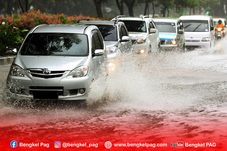 Mobil Terendam Banjir