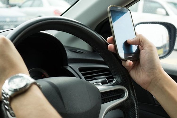 Beberapa larangan saat berkendara mobil