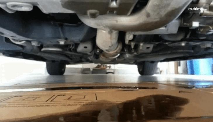 Tetesan Air Radiator di Kolong Mobil